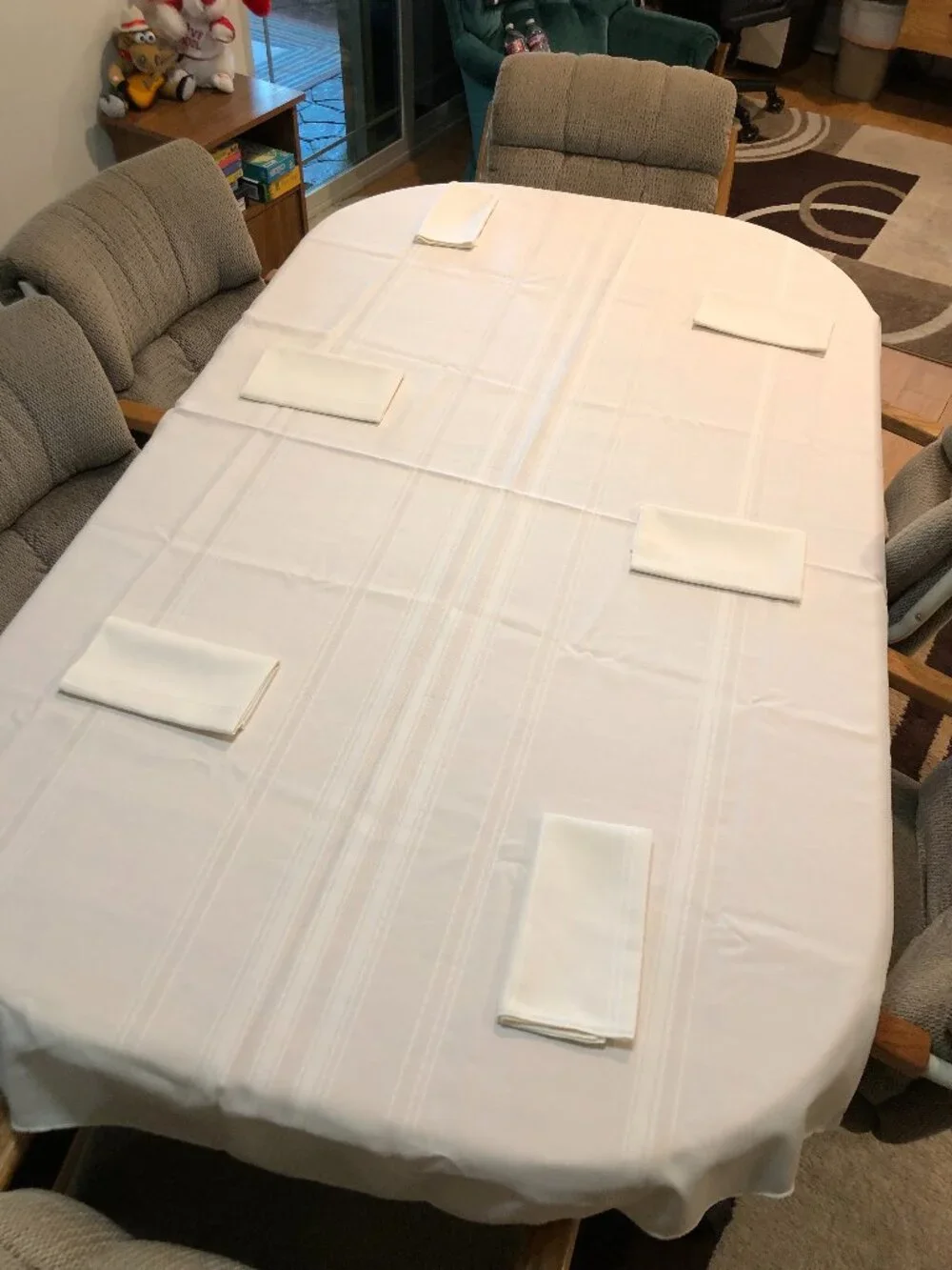 Vintage Off-White Fabric Tablecloths with Matching Cloth Napkins – Rectangle & O